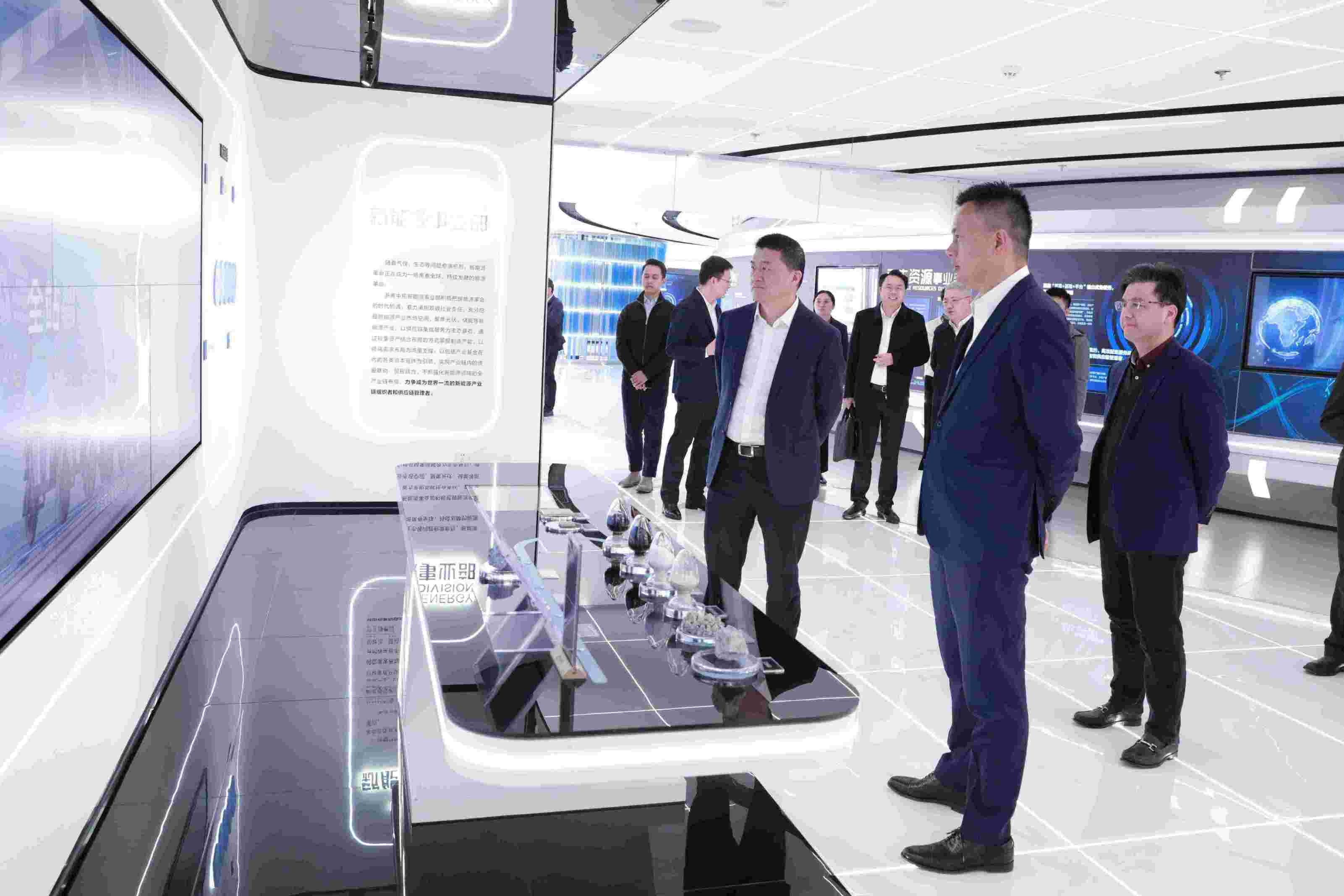 上海市国资委党委委员、副主任陈东调研凯时k8