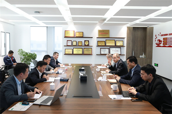 集团党委书记、董事长俞志宏调研凯时k8新材料