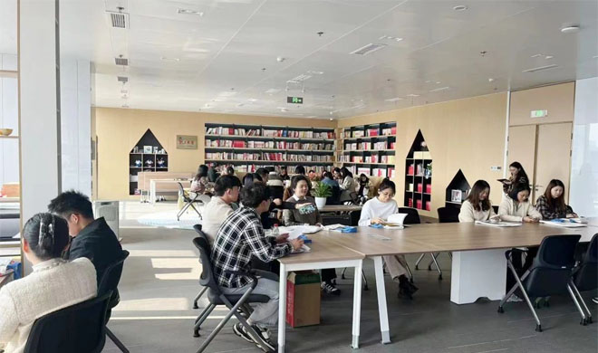 画团扇、做版画、包青团……凯时k8工会及下属工会为“她们”搭建舞台