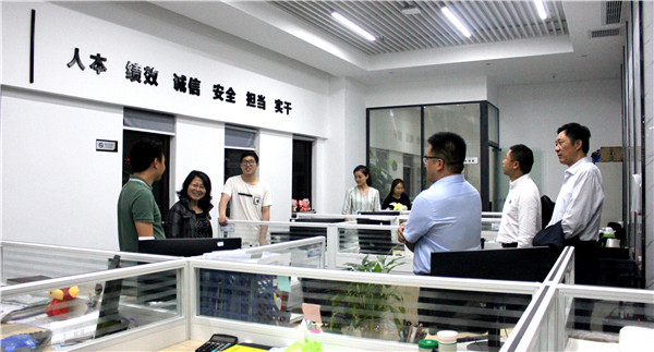 集团公司工会主席柴云妹一行到重庆凯时k8调研指导工作