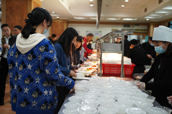 猜灯谜，包汤圆，画团扇，公司工会带你闹元宵！